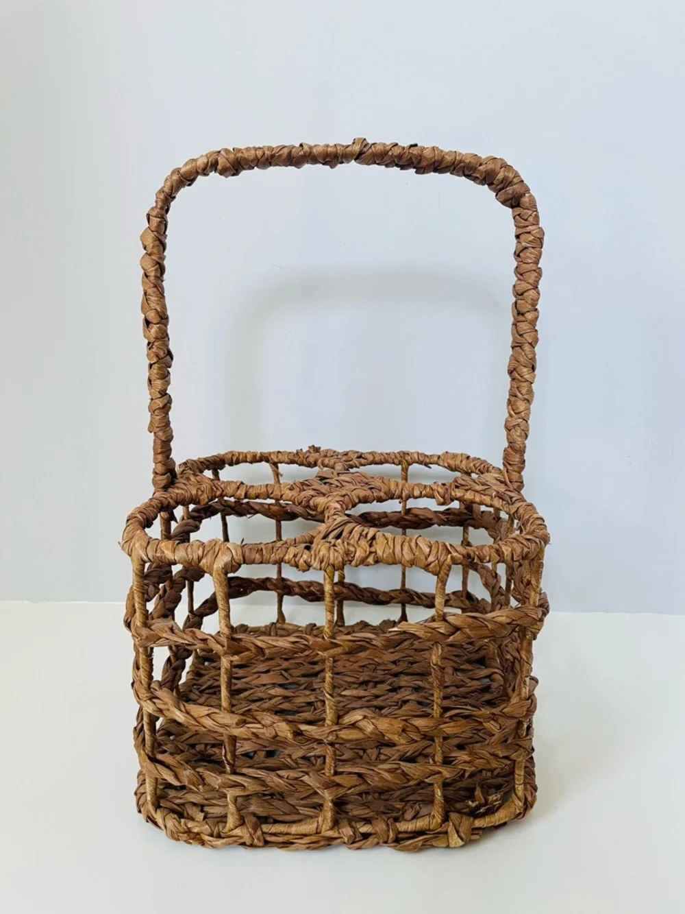 Wine Caddy Carrier Rustic Woven Basket Wine Display (Wine Bottle Not Included)